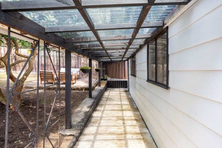 Photo of property in 17 Matipo Crescent, Pukete, Hamilton, 3200