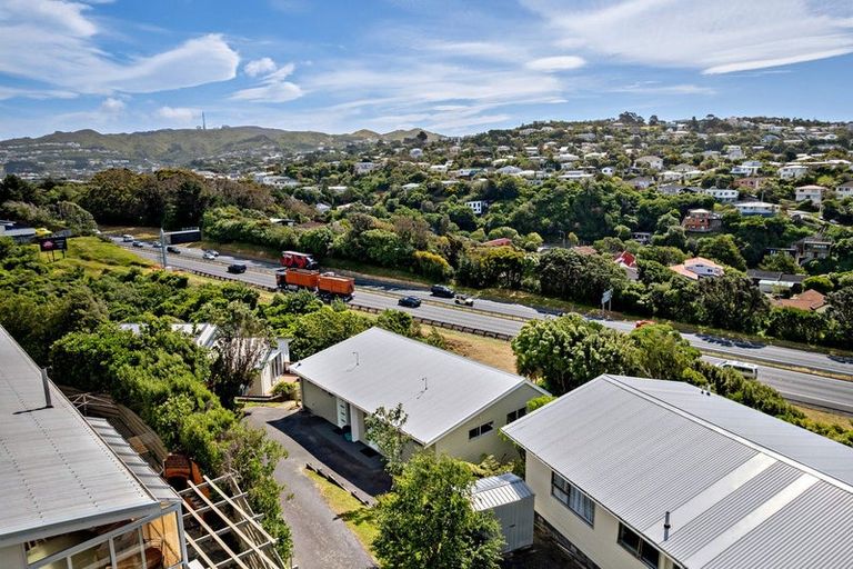 Photo of property in 5 Brydon Way, Paparangi, Wellington, 6037