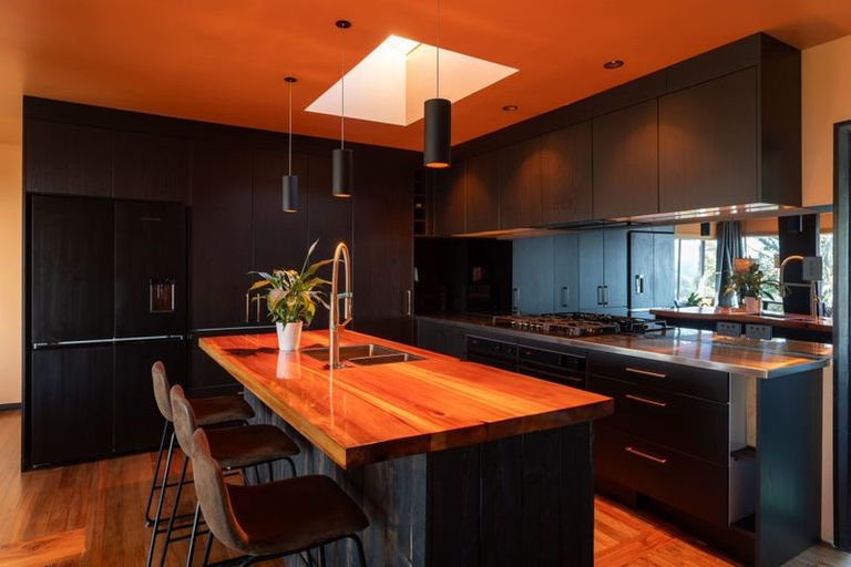 Photo of property in 70 Tosswill Road, Tahunanui, Nelson, 7011