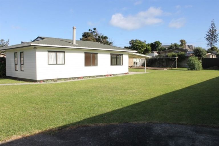 Photo of property in 79 Moana Street, Otaki Beach, Otaki, 5512