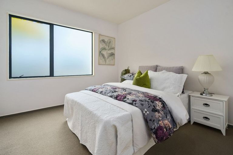 Photo of property in 37a Parr Terrace, Castor Bay, Auckland, 0620