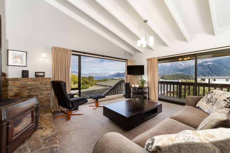 Photo of property in 18 Poplar Drive, Kelvin Heights, Queenstown, 9300