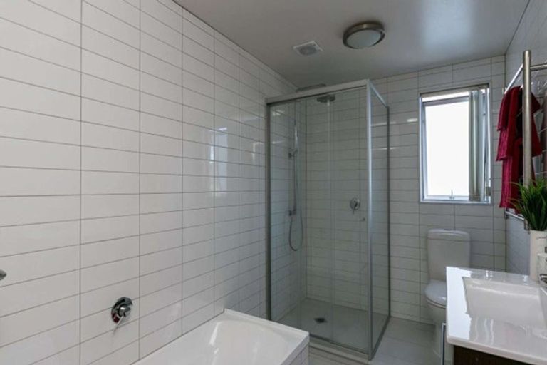 Photo of property in 2/3 Severn Street, Island Bay, Wellington, 6023