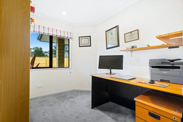 Photo of property in 41 Whangaparaoa Road, Red Beach, 0932