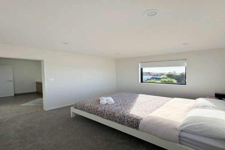 Photo of property in 27d Te Atatu Road, Te Atatu South, Auckland, 0610