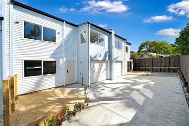 Photo of property in 24c Pipitea Place, Massey, Auckland, 0614