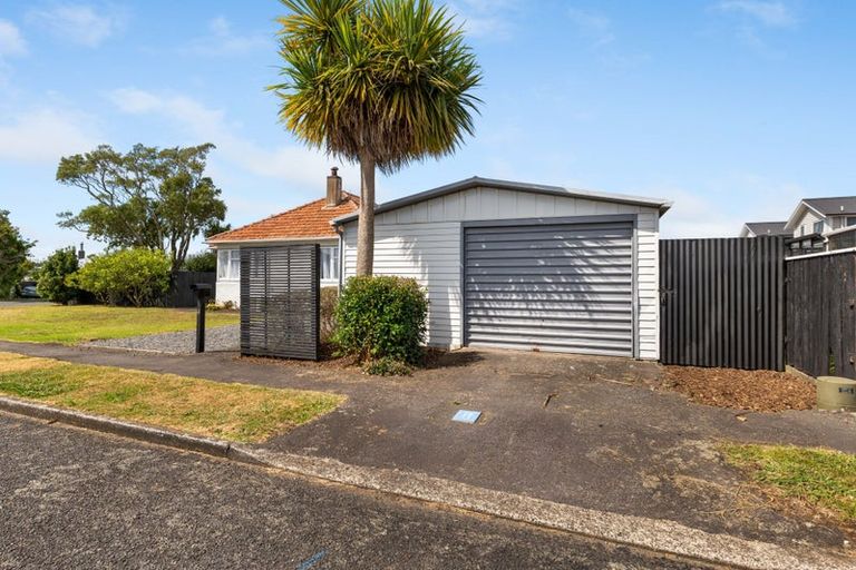 Photo of property in 4 Holford Street, Westown, New Plymouth, 4310