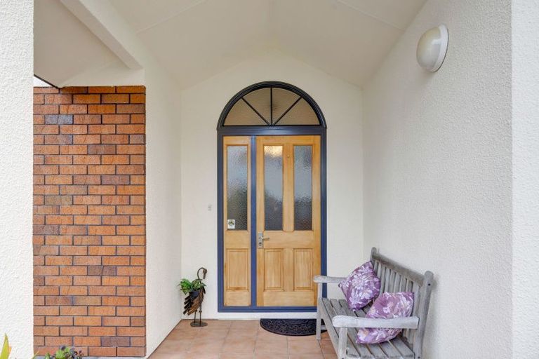 Photo of property in 10 Taylor Place, Merrilands, New Plymouth, 4312