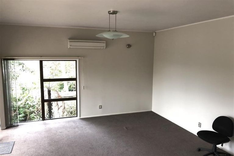 Photo of property in 29 Calypso Place, Rothesay Bay, Auckland, 0630