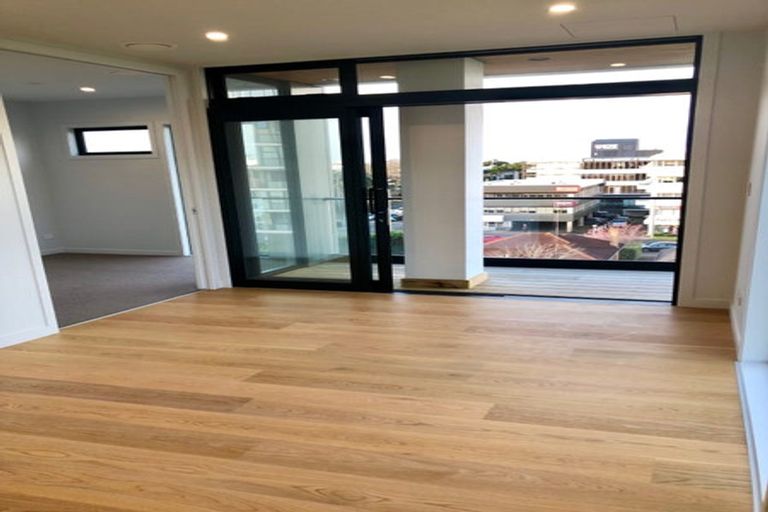 Photo of property in Frank Sargeson Apts, 405/80 Anzac Street, Takapuna, Auckland, 0622