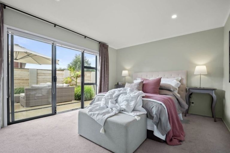 Photo of property in 14 Fielding Crescent, Farm Cove, Auckland, 2012