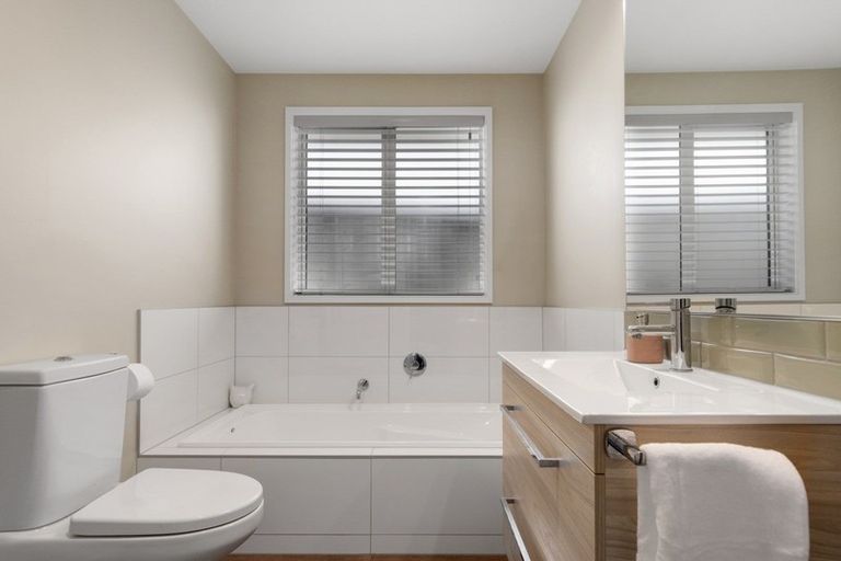 Photo of property in 27 Puhirake Crescent, Pyes Pa, Tauranga, 3112