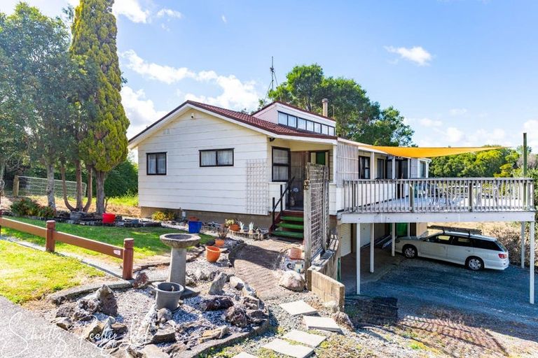 Photo of property in 16 Kaiwaka-mangawhai Road, Kaiwaka, 0975
