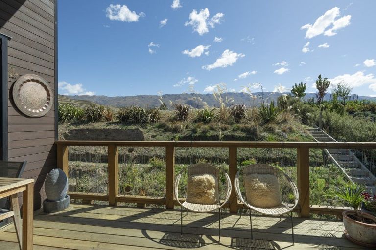 Photo of property in 33 Stratford Drive, Mount Pisa, Cromwell, 9383