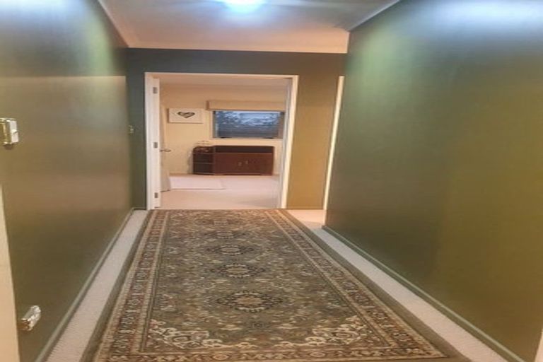 Photo of property in 10 Longbush Road, Te Atatu Peninsula, Auckland, 0610