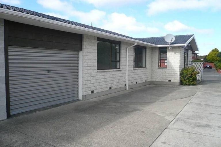 Photo of property in 1/10 Montclare Avenue, Ilam, Christchurch, 8041
