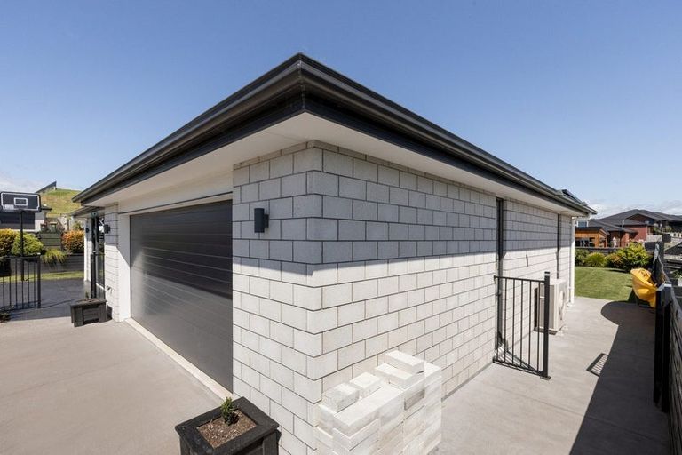 Photo of property in 1 Anglers Way, Omokoroa, 3114