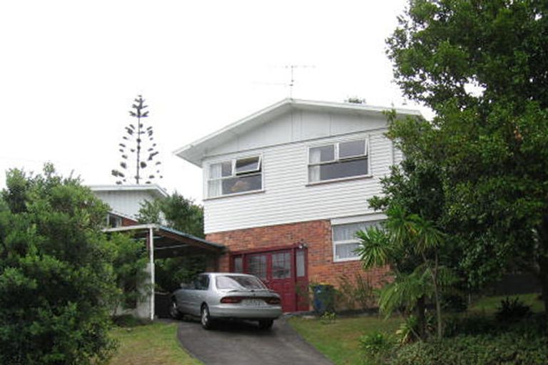 Photo of property in 5 Heather Place, Sunnynook, Auckland, 0620
