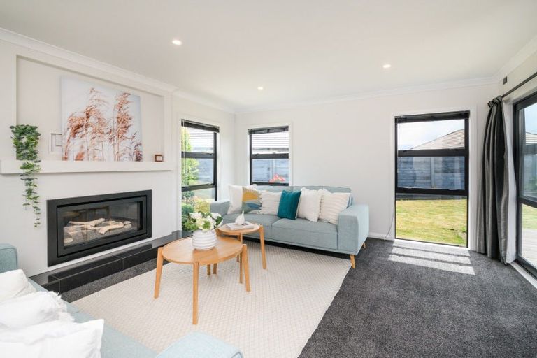 Photo of property in 32 Dogwood Way, Milson, Palmerston North, 4414