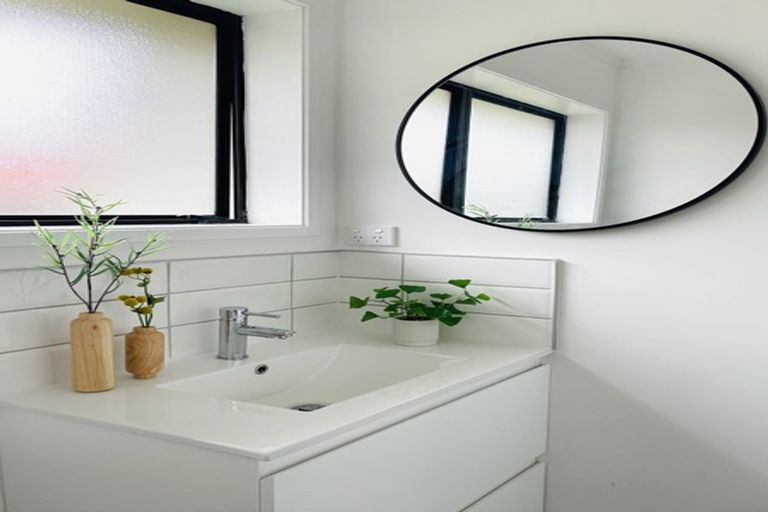 Photo of property in 21 Woodview Rise, Botany Downs, Auckland, 2010