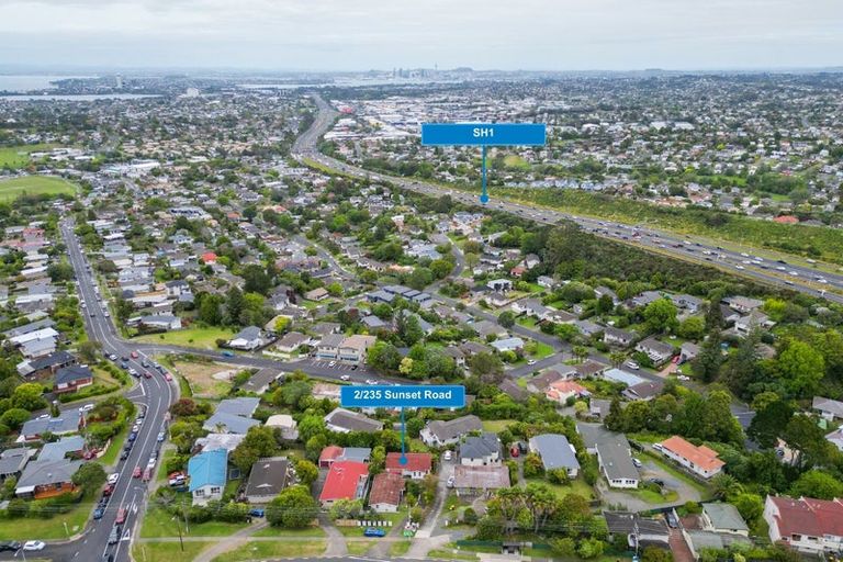 Photo of property in 2/235 Sunset Road, Sunnynook, Auckland, 0632