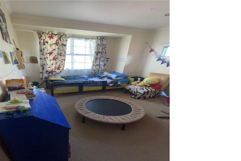 Photo of property in 9 Vinograd Drive, Te Atatu Peninsula, Auckland, 0610