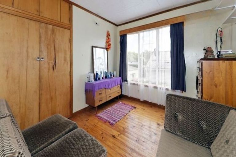 Photo of property in 46 Queen Mary Avenue, New Lynn, Auckland, 0600