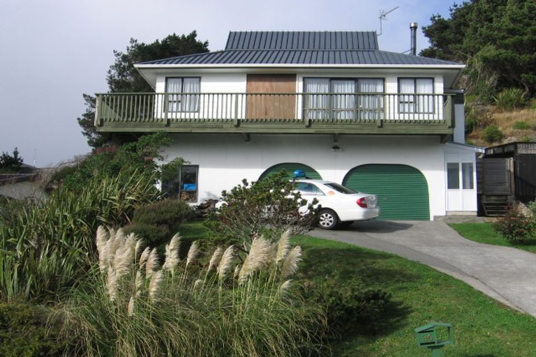 Photo of property in 36 Chapman Street, Newlands, Wellington, 6037