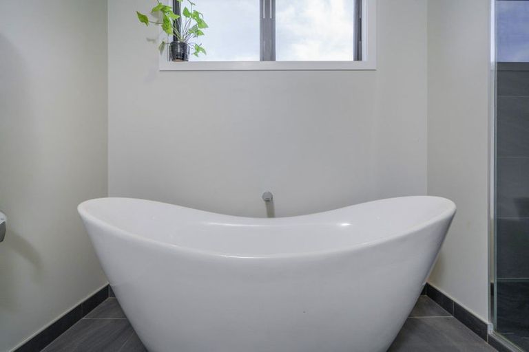 Photo of property in 14 Leeward Drive, Whitianga, 3510