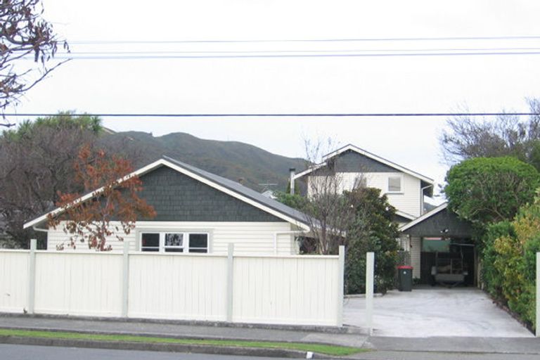 Photo of property in 32 Porutu Street, Fairfield, Lower Hutt, 5011