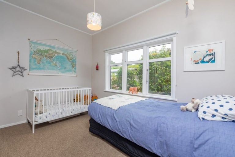 Photo of property in 213 Te Moana Road, Waikanae, 5036