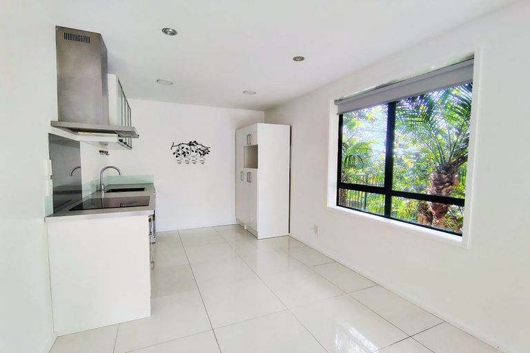 Photo of property in 61 Fernhill Way, Oteha, Auckland, 0632