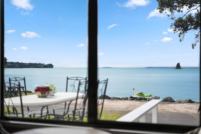 Photo of property in 12 Matakatia Parade, Matakatia, Whangaparaoa, 0930