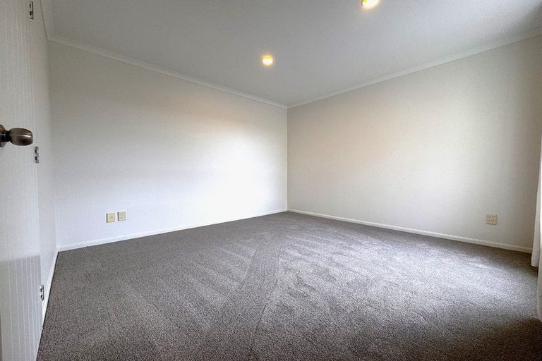 Photo of property in 50 Corricvale Way, Northcross, Auckland, 0630