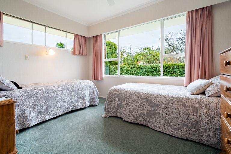 Photo of property in 17 Scanlen Terrace, Kelston, Auckland, 0602