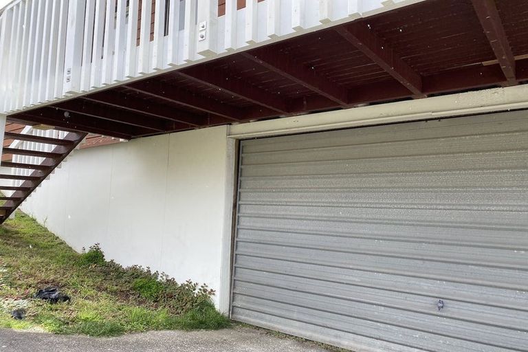 Photo of property in 2/17 Park Road, Glenfield, Auckland, 0629