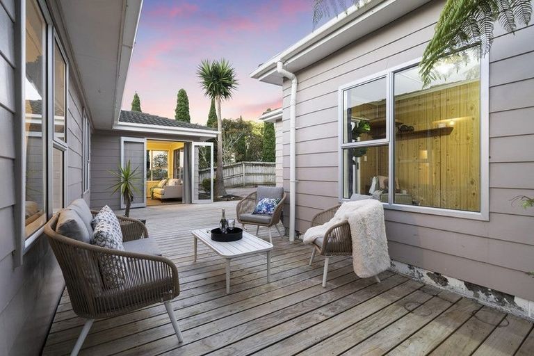 Photo of property in 12 Malmo Place, Massey, Auckland, 0614