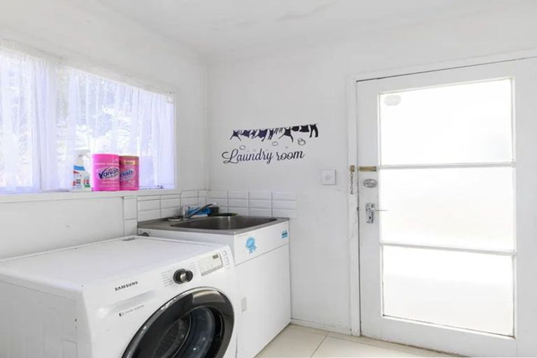 Photo of property in 2/24 Newington Road, Henderson, Auckland, 0612