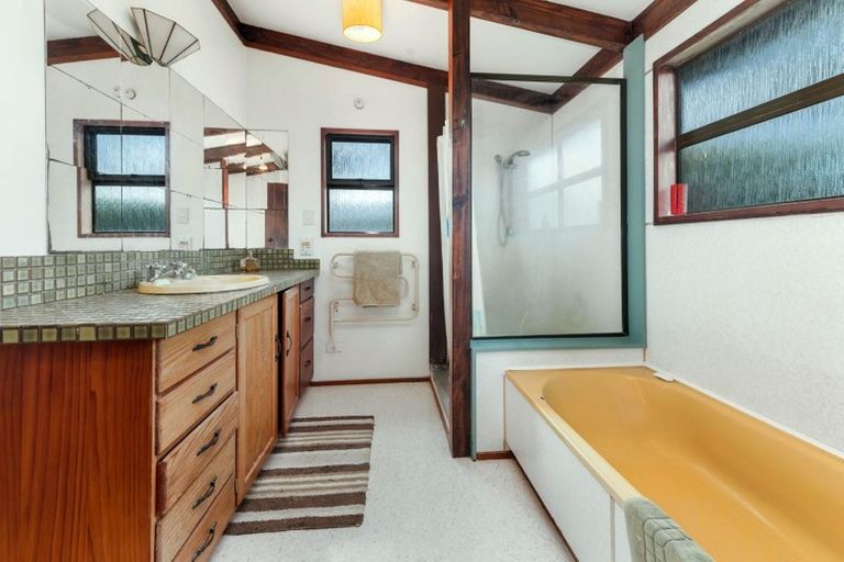 Photo of property in 10 Waana Street, Mourea, Rotorua, 3074