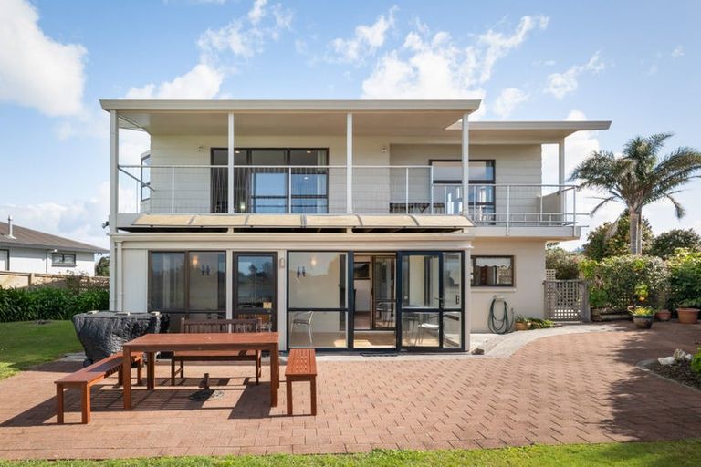 Photo of property in 16 Pohutukawa Drive, Athenree, Katikati, 3177