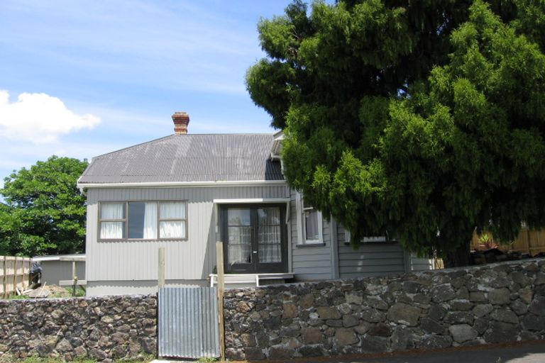 Photo of property in 4/15 Lloyd Avenue, Mount Albert, Auckland, 1025