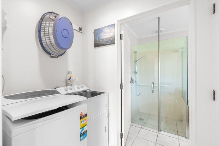 Photo of property in 7/28a Godley Road, Green Bay, Auckland, 0604