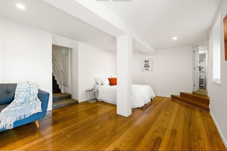 Photo of property in 12 Eastglen Road, Glen Eden, Auckland, 0602