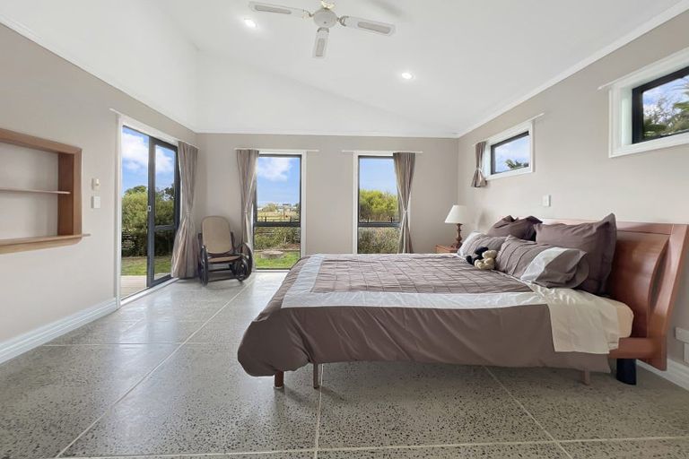 Photo of property in 10 Pohutukawa Avenue, Kaiaua, Pokeno, 2473