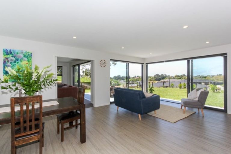 Photo of property in 2 Western Rise, Hurworth, New Plymouth, 4310