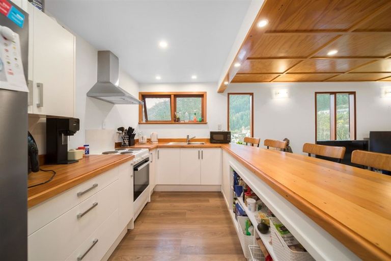 Photo of property in 16 Mackinnon Terrace, Sunshine Bay, Queenstown, 9300