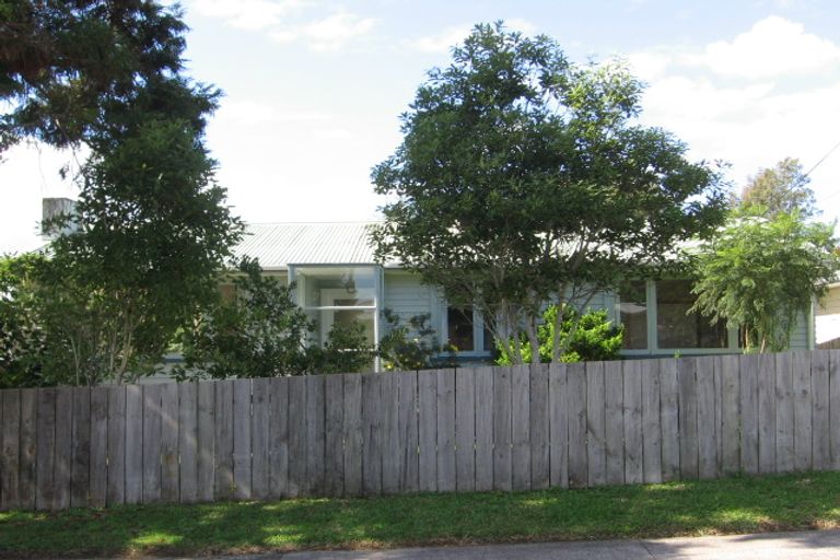 Photo of property in 6a Powell Place, Henderson, Auckland, 0610