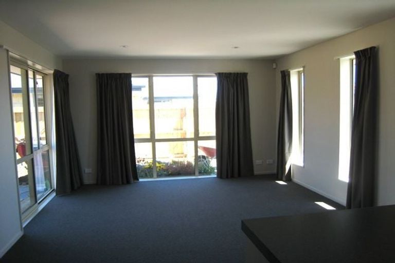 Photo of property in 8 Dunsford Close, Halswell, Christchurch, 8025