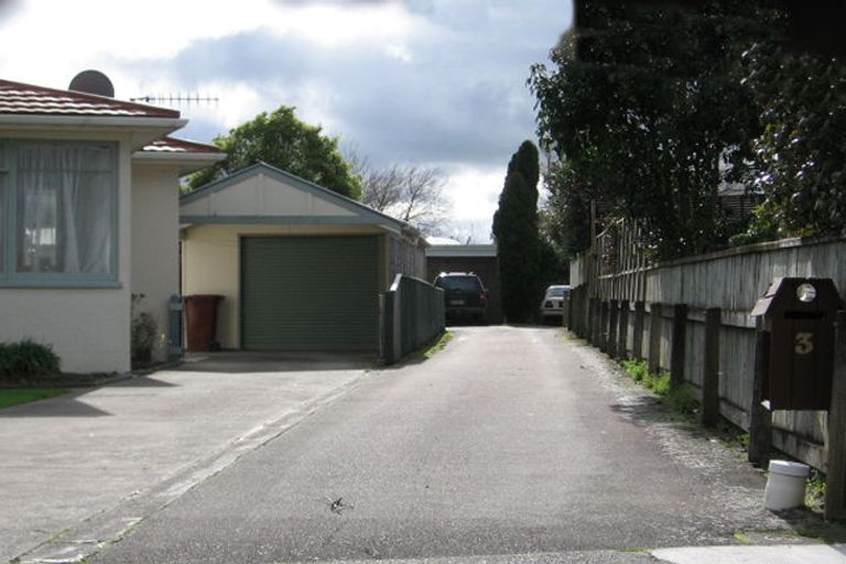 Photo of property in 3 Droylsden Place, Palmerston North, 4410