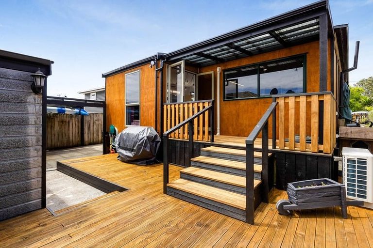 Photo of property in 30 Pioneer Road, Moturoa, New Plymouth, 4310